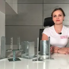 Kotwy do słupów drewnianych: Jak wybrać i zamontować bez błędów?