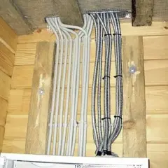 Instalacja elektryczna w domu drewnianym: Bezpieczeństwo krok po kroku