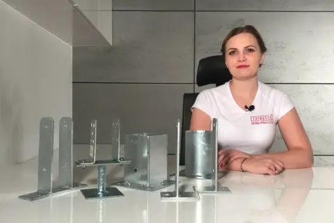 Kotwy do słupów drewnianych: Jak wybrać i zamontować bez błędów?