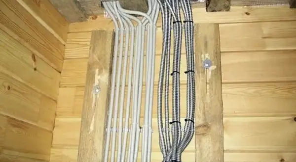 Instalacja elektryczna w domu drewnianym: Bezpieczeństwo krok po kroku