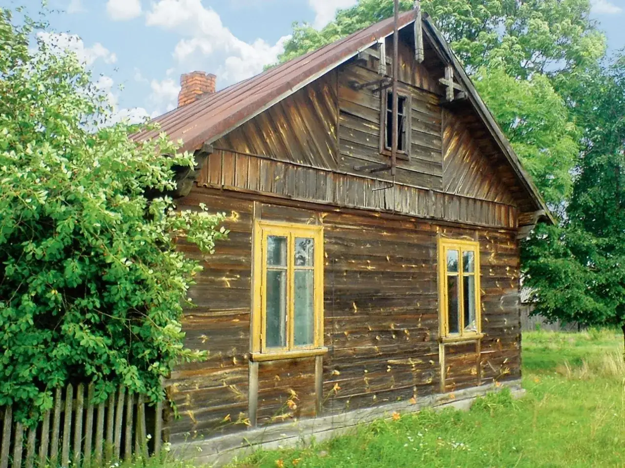 stary drewniany dom ogrzewanie